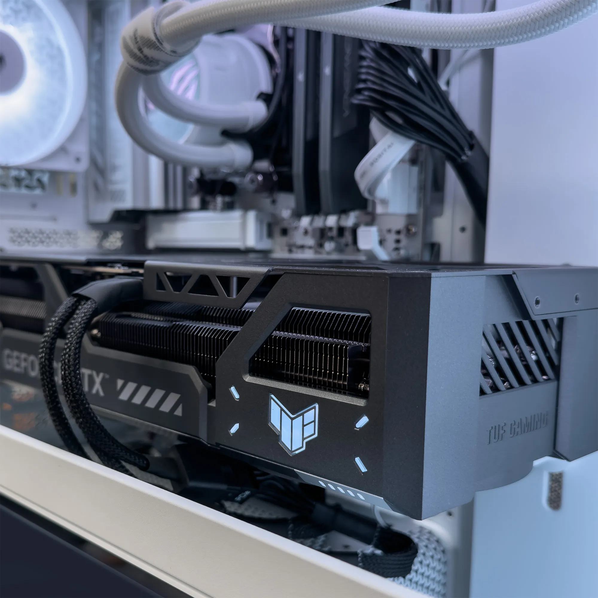 Drako Gaming Rig Spectrion - Ryzen 7 9800X3D, RTX 5080, 16GB Ram - immagine 6