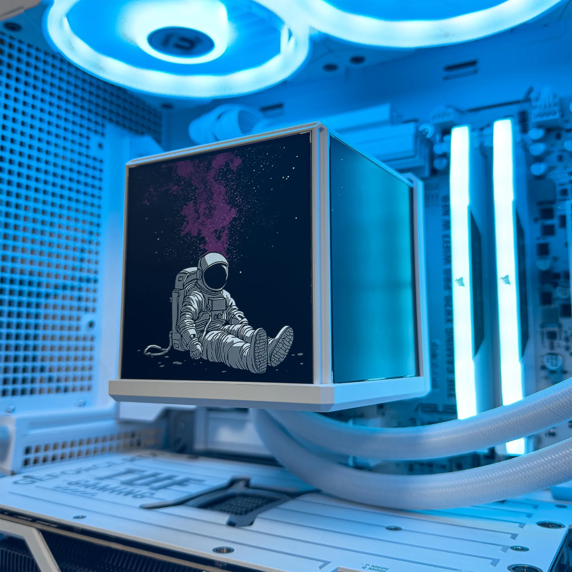 Drako Gaming Rig FROSTBITE - Ryzen 7 9700X, RTX 5070 Ti, 32GB Ram, Bianco - immagine 6