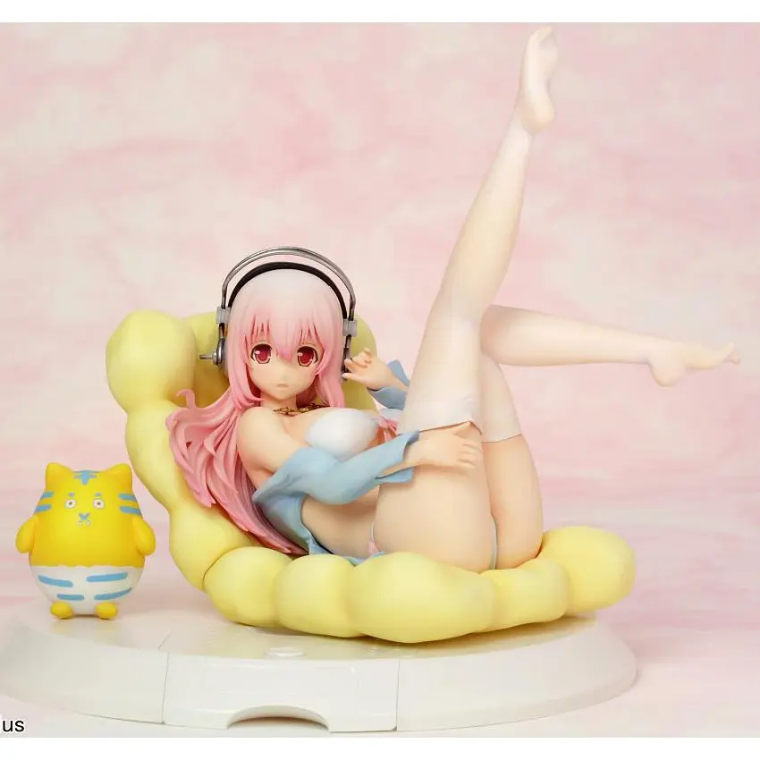 Super Sonico PVC Figure: Bikini & Sofa Version - immagine 2