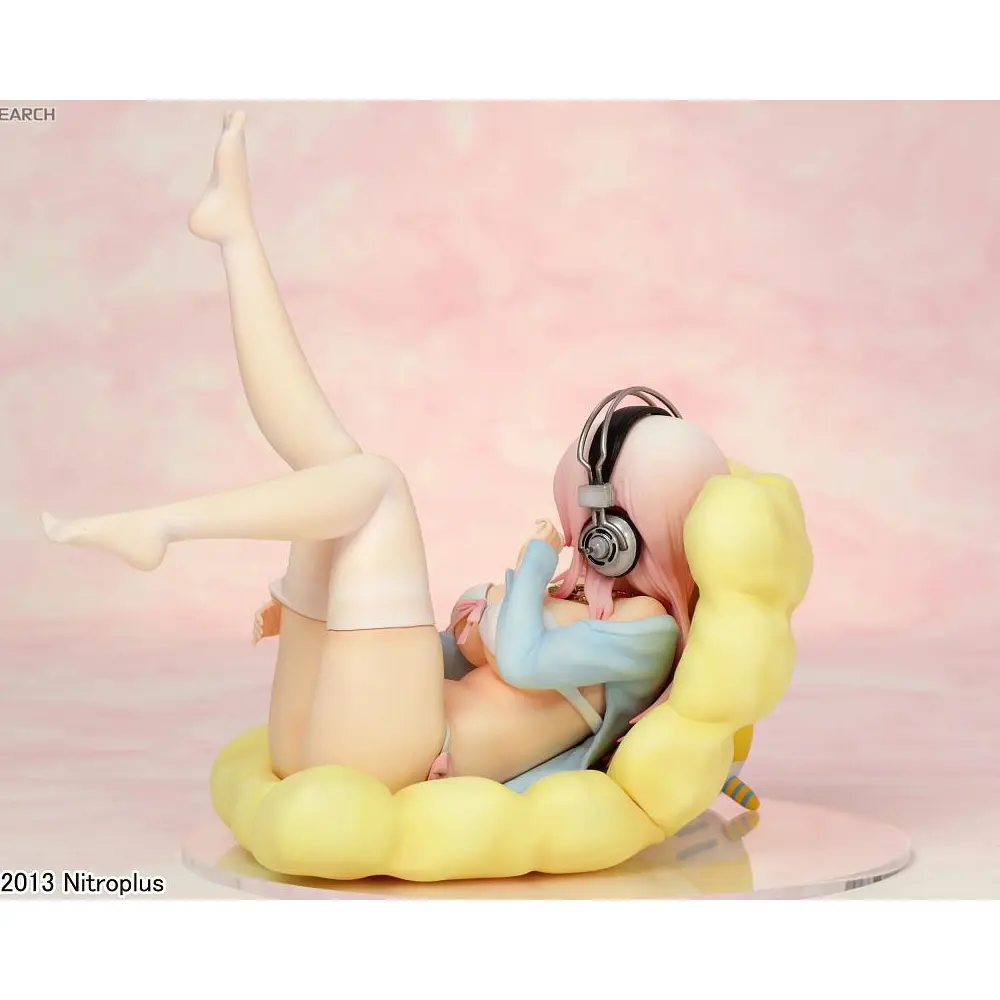 Super Sonico PVC Figure: Bikini & Sofa Version - immagine 3